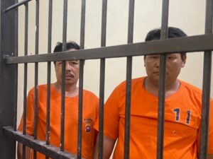 Dua warga adat Mentawait delapan hari ditahan tanpa kepastian hukum oleh penyidik Satreskrim Polres Kepulauan Mentawai.