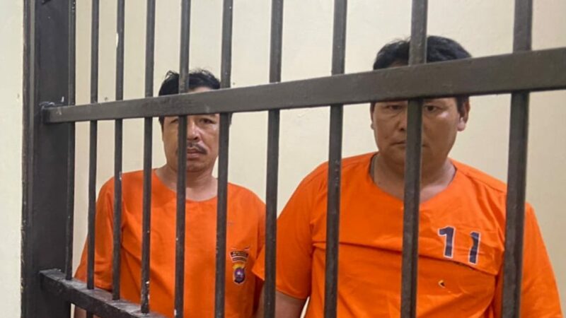 Dua warga adat Mentawait delapan hari ditahan tanpa kepastian hukum oleh penyidik Satreskrim Polres Kepulauan Mentawai.