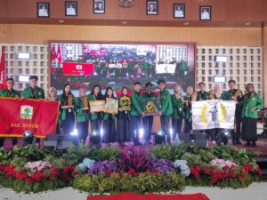 Delegasi Fakultas Hukum Universitas Andalas (FHUA) berhasil meraih juara umum National Moot Court Competition (NMCC) (AHT)