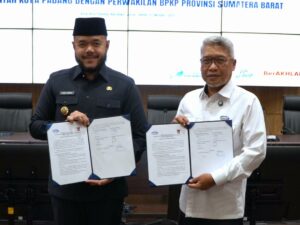 Bersama Kepala BPKP, Wako Padang Tandatangani Komitmen Rencana Aksi Pengendalian Korupsi