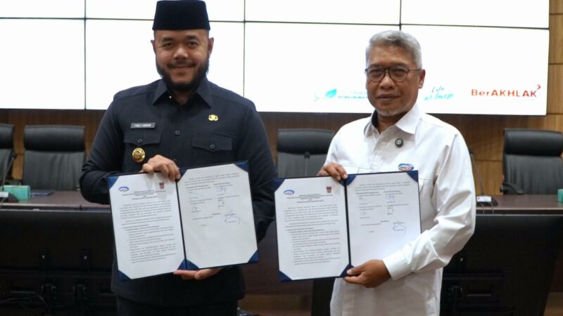 Bersama Kepala BPKP, Wako Padang Tandatangani Komitmen Rencana Aksi Pengendalian Korupsi