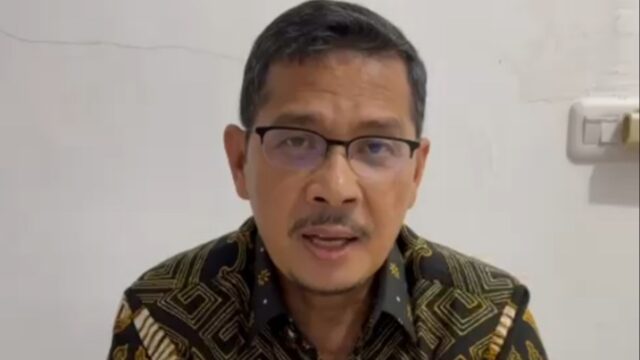 Mantan Bupati Dharmasraya, Adi Gunawan memberikan klarifikasi terkait video yang lagi viral di media sosial tentang dirinya. Sebelumnya beredar luas di media sosial sebuah video