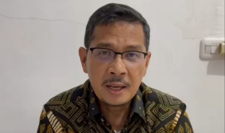Mantan Bupati Dharmasraya, Adi Gunawan memberikan klarifikasi terkait video yang lagi viral di media sosial tentang dirinya. Sebelumnya beredar luas di media sosial sebuah video