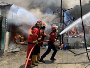 Kebakaran Hebat Ludeskan 19 Rumah di Padang Selatan, Ini Daftar Nama Korban