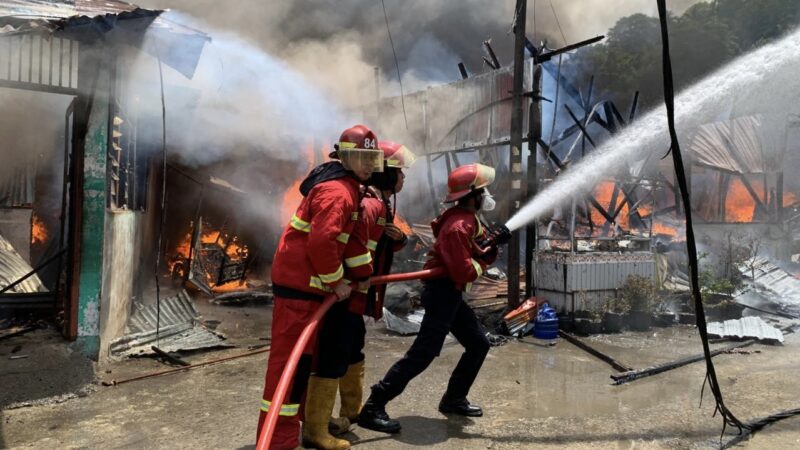 Kebakaran Hebat Ludeskan 19 Rumah di Padang Selatan, Ini Daftar Nama Korban