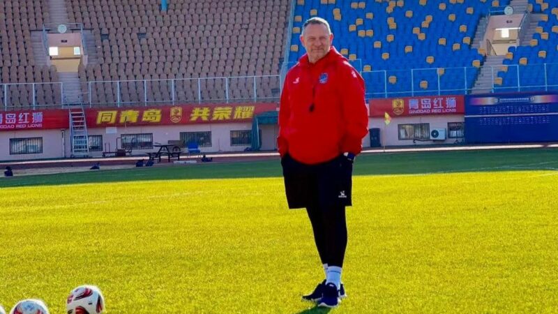 Dejan Antonic Resmi Latih Semen Padang FC