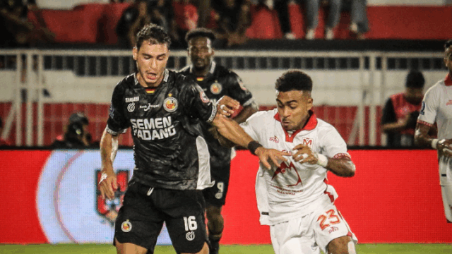 Semen Padang FC kembali menerima kekalahan saat melawan Malut United dengan skor tipis 1-0 pada pekan 10 Liga Super League 2025/2026 di Stadion Kie Raha