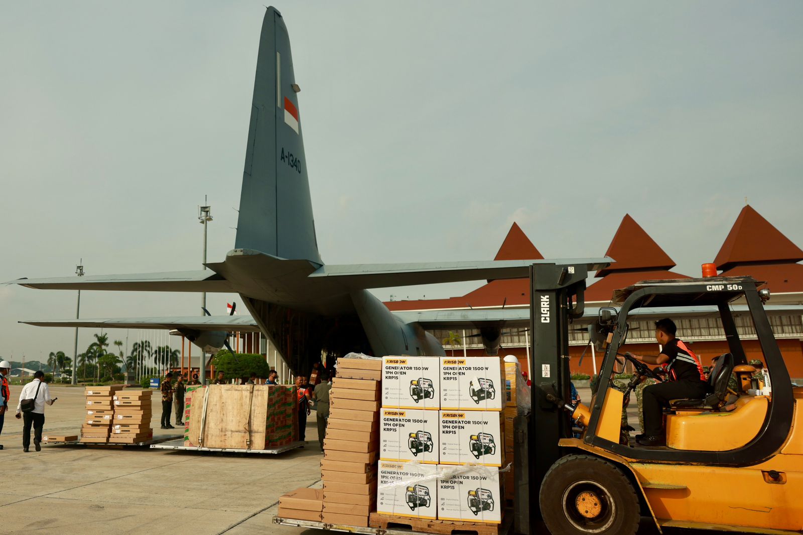 Presiden Prabowo Kerahkan Hercules Bawa Bantuan untuk Korban Bencana Sumbar