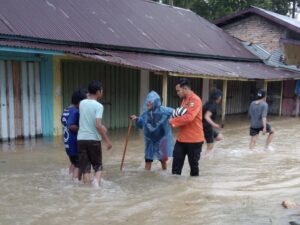 Badan Penanggulangan Bencana Daerah atau BPBD melaporkan 15 nagari di tujuh kecamatan di Kabupaten Padang Pariaman kembali terendam banjir