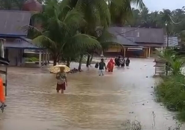 Badan Penanggulangan Bencana Daerah atau BPBD melaporkan 15 nagari di tujuh kecamatan di Kabupaten  Padang Pariaman kembali terendam banjir