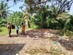 Dinas Lingkungan Hidup (DLH) Dharmasraya menindaklanjuti laporan masyarakat di media sosial soal sampah yang berserakan di SMPN 3 Sitiung.