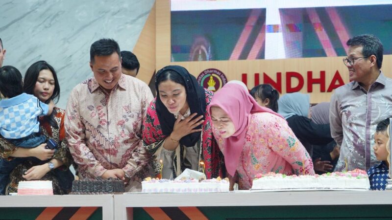 Bupati Dharmasraya, Annisa Suci Ramadhani menghadiri malam resepsi syukuran HUT Universitas Dharmas Indonesia (UNDHARI) ke-18,