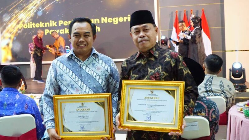 Pemkab Dharmasraya berhasil meraih predikat tertinggi, yaitu Kabupaten Informatif, pada Anugerah Keterbukaan Informasi Publik Tahun 2025