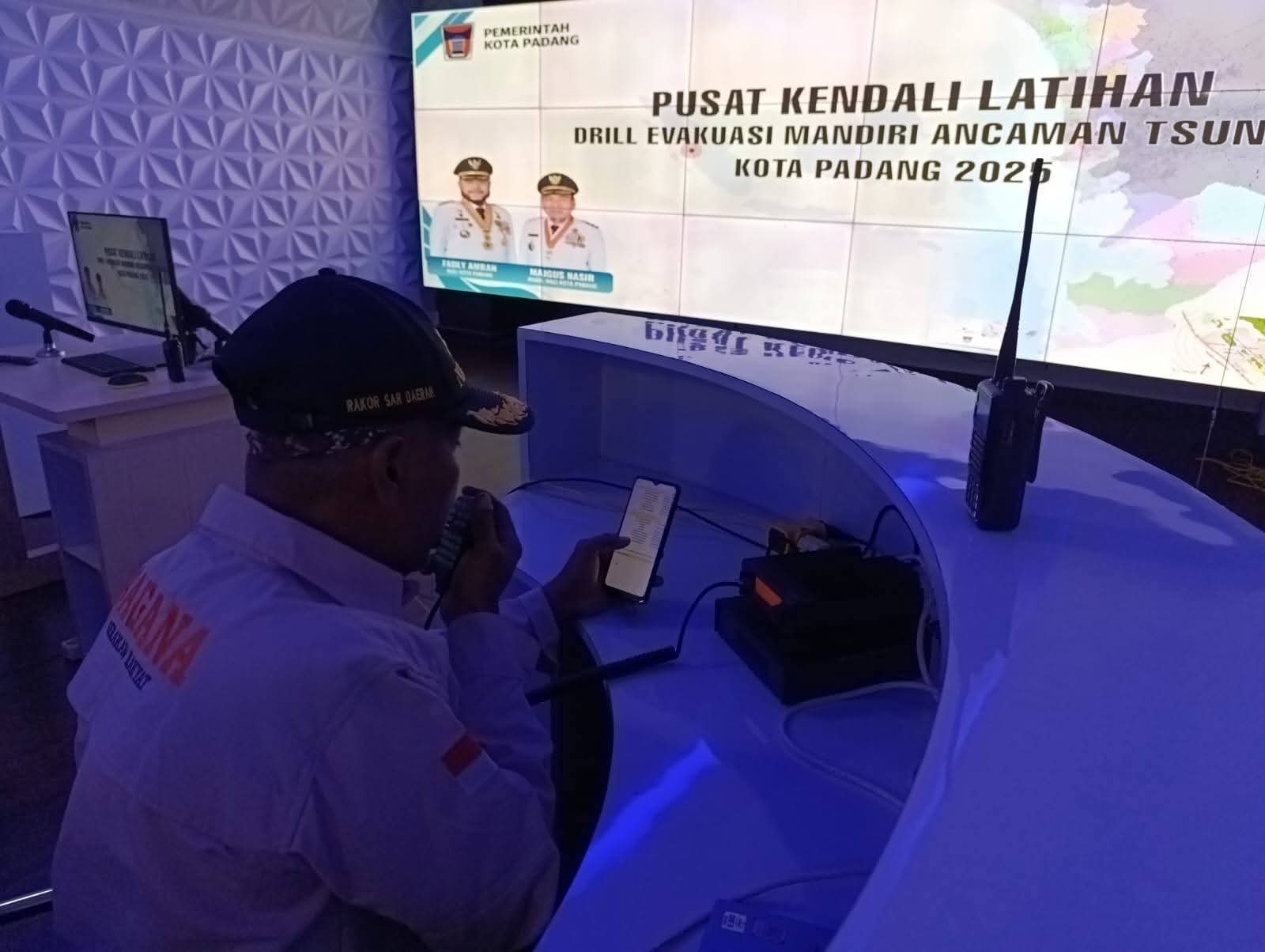 Simulasi: Gempa 8,8 SR Disertai Tsunami Guncang Padang, Pusdalops Aktifkan Sirine Peringatan untuk Evakuasi