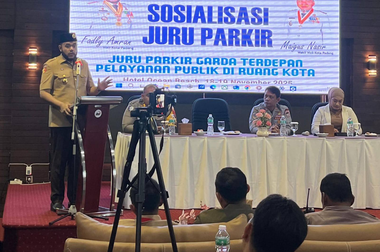 Jaga Citra Kota Wisata, Pemko Padang Tingkatkan Kualitas Juru Parkir