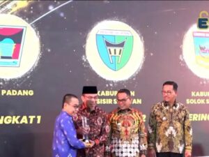 Informatif, Pemko Padang Raih Peringkat 1 Monev KIP Sumbar 2025
