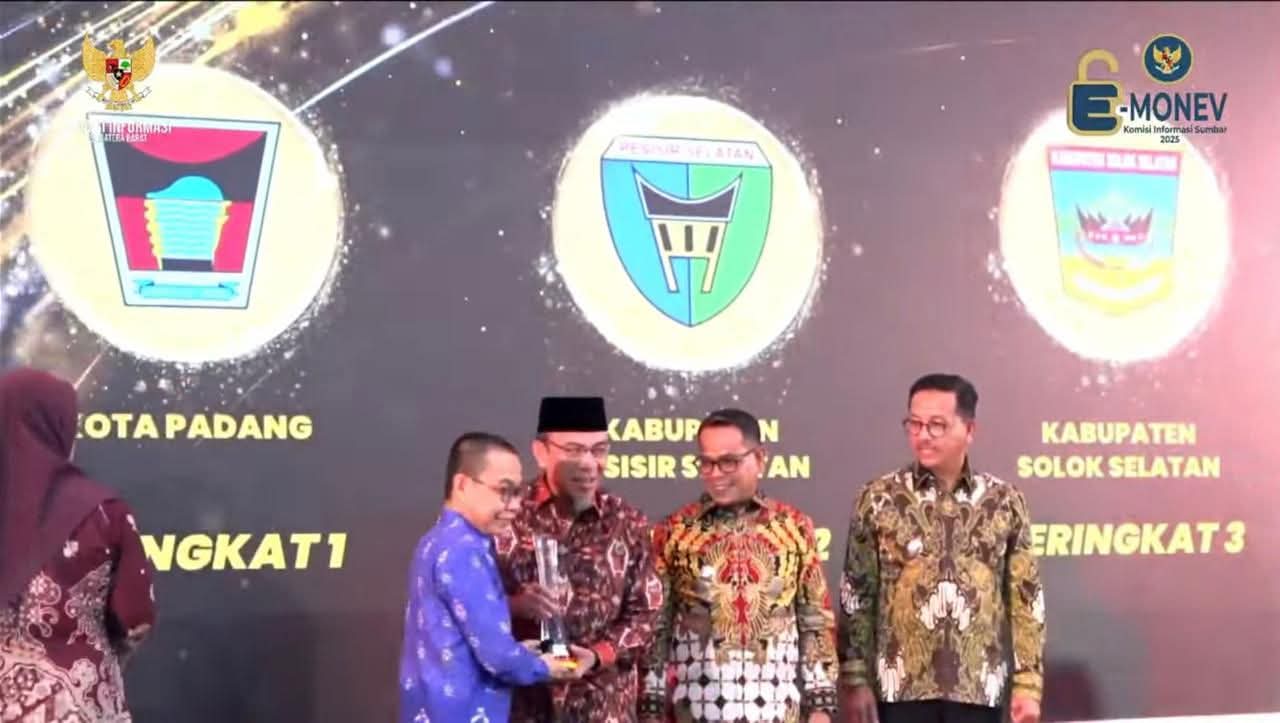 Informatif, Pemko Padang Raih Peringkat 1 Monev KIP Sumbar 2025
