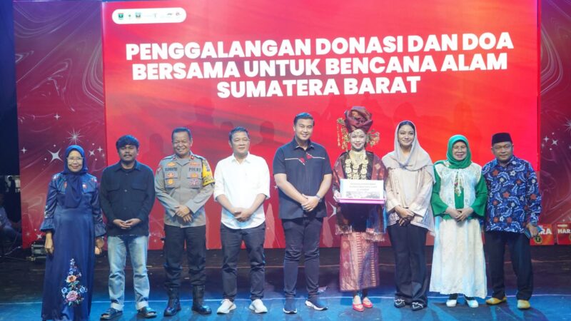 Galang Donasi, Bupati Dharmasraya Apresiasi Pasar Ekraf dan Lomba Solo Song di Sungai Rumbai