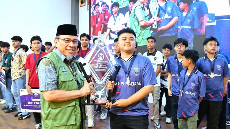 Wawako Maigus Tutup Turnamen Esport Series 2 Piala Walikota Padang