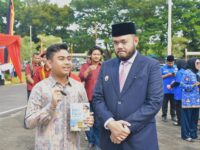 Momen Sumpah Pemuda: Thayyibal Syafiq, Tokoh Anak Inspiratif Sumbar Luncurkan Buku 'Dari Pena ke Balaikota'