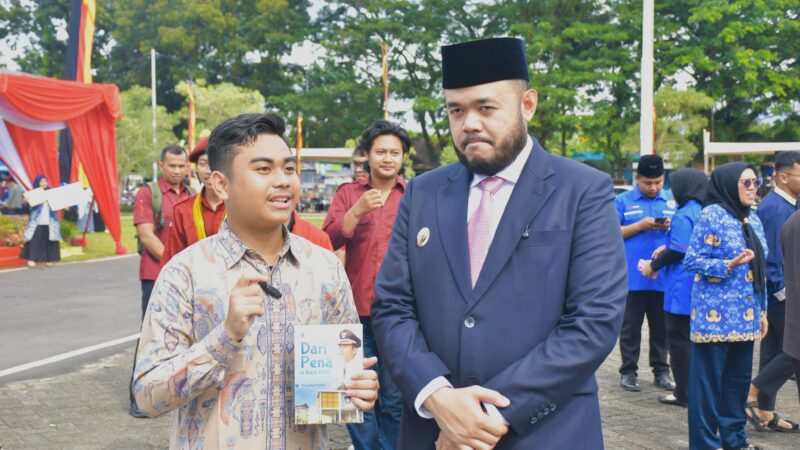 Momen Sumpah Pemuda: Thayyibal Syafiq, Tokoh Anak Inspiratif Sumbar Luncurkan Buku 'Dari Pena ke Balaikota'