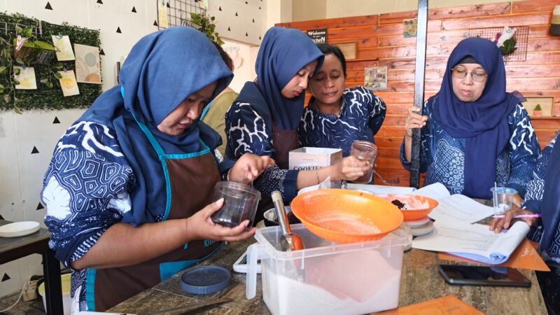 Dorong Kemandirian Ekonomi, PT Semen Padang Dukung Pelatihan Tata Boga Warga Teluk Bayur