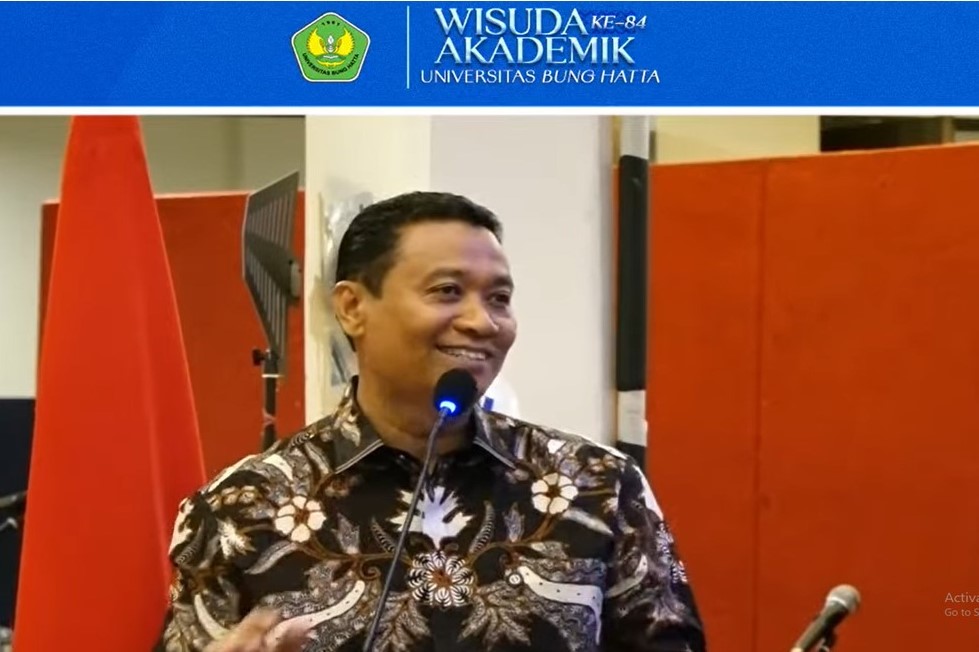 Wawako Pekanbaru Motivasi Wisudawan Universitas Bung Hatta: Sukses Dimulai dari Bakti pada Orang Tua