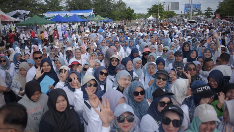 Meriahnya Fun Walk dan Senam Massal Hari Kesehatan Nasional di Pantai Purus