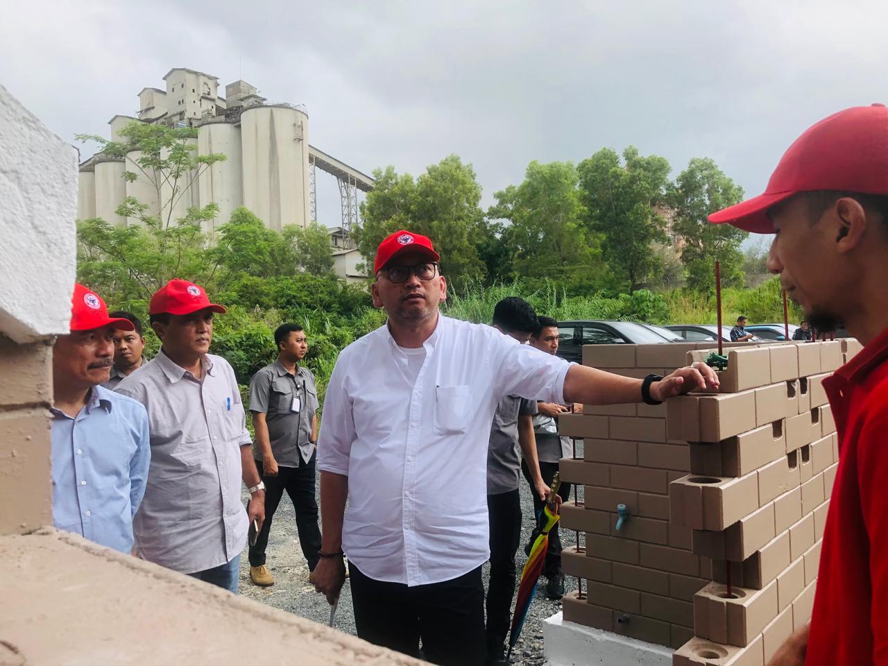 Sekjen Kemensos Kagumi Inovasi Rumah Sepablock PT Semen Padang