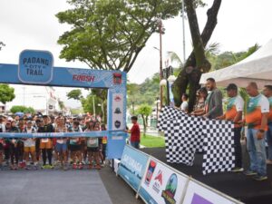 Wako Fadly Amran Lepas Peserta Padang City Trail 2025