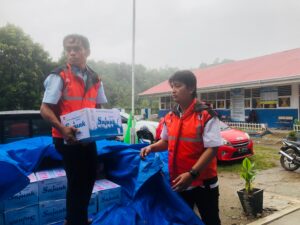 PT Semen Padang Kirim Bantuan untuk Dapur Umum Korban Banjir Batu Busuak