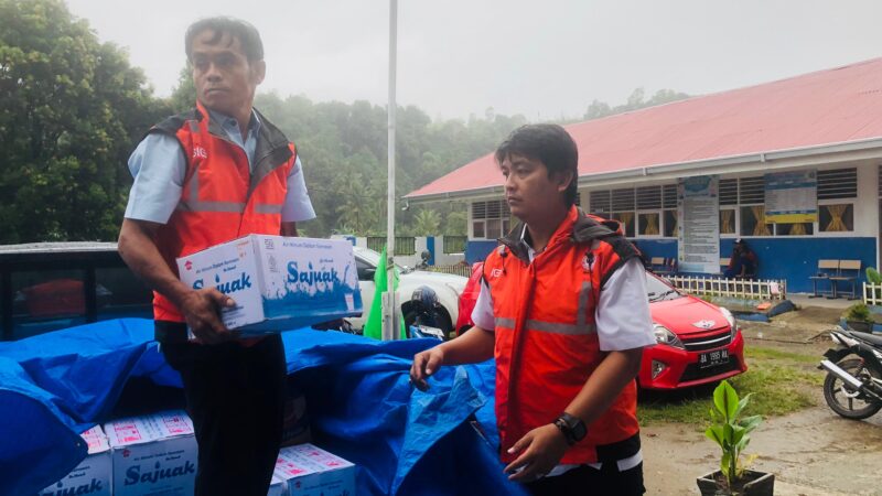 PT Semen Padang Kirim Bantuan untuk Dapur Umum Korban Banjir Batu Busuak
