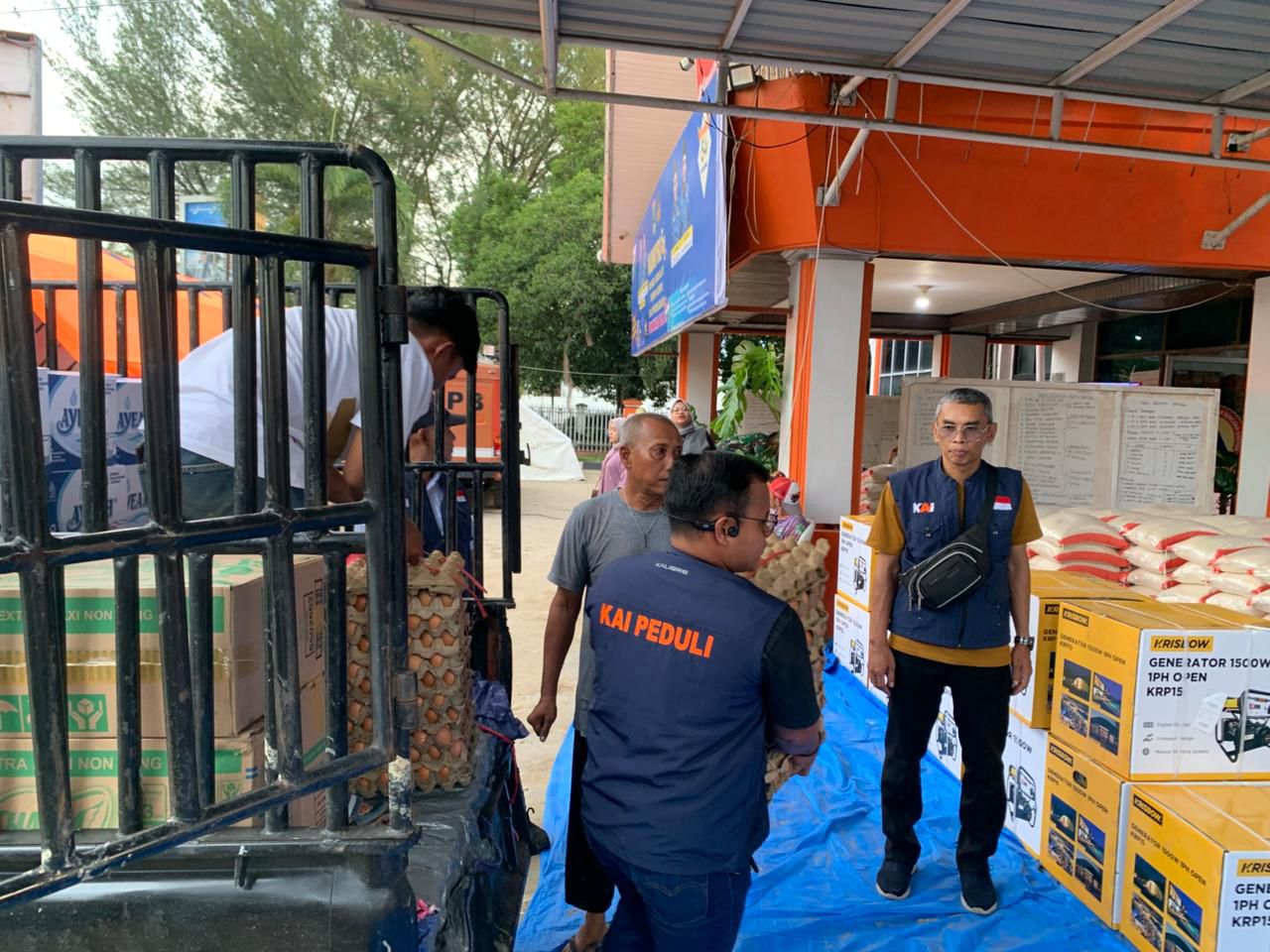 KAI Sumbar Kembali Salurkan Bantuan Bencana Alam Tahap 2