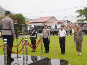 Polres Padang Panjang mengadakan Apel Gelar Pasukan Operasi Zebra Singgalang 2025 di halaman Mapolres, Senin (17/11/2025).