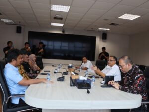 Wagub Sumbar, Vasko Ruseimy bersama Bupati Limapuluh Kota, Safni dan Bupati Solok, Jon Firman Pandu, mendatangi Kementerian PUPR