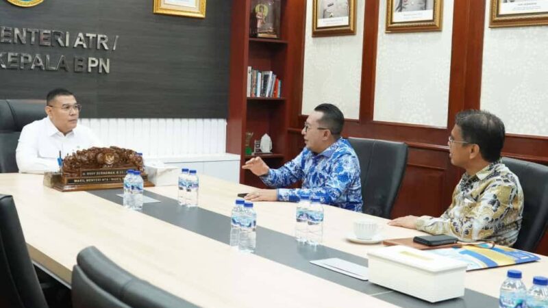 Bupati Tanah Datar Eka Putra bersama Rektor UIN Mahmud Yunus Prof Delmus Puneri Salim bertemu dengan Wakil Menteri ATR/BPN Ossy Dermawan,