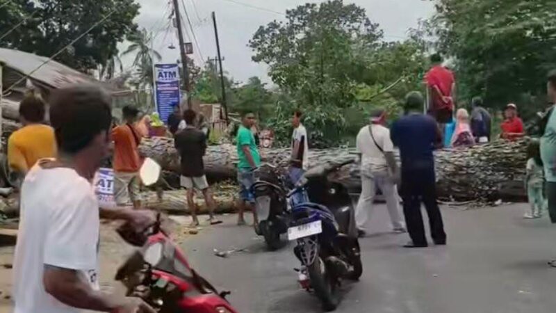 Kepala Pelaksana BPBD Tanah Datar, Ermon Revlin mengimbau masyarakat untuk meningkatkan kewaspadaan mengingat sejumlah wilayah di daerah