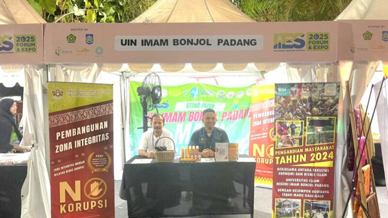 Universitas Islam Negeri Imam Bonjol Padang mengirimkan delegasi untuk mengikuti kegiatan Indonesia Ekonomi Syariah Forum and Expo 2025