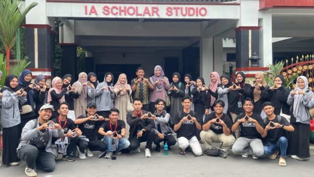 UIN Imam Bonjol Padang melepas 30 peserta Student Writing Academy untuk mengikuti program penguatan literasi akademik di Sleman.