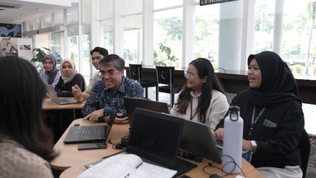 Peserta Program Magang Nasional bergaji UMK yang kini magang di PT Garuda Indonesia (Persero) Tbk, Sunshine Kenny Frits Lintang (23),