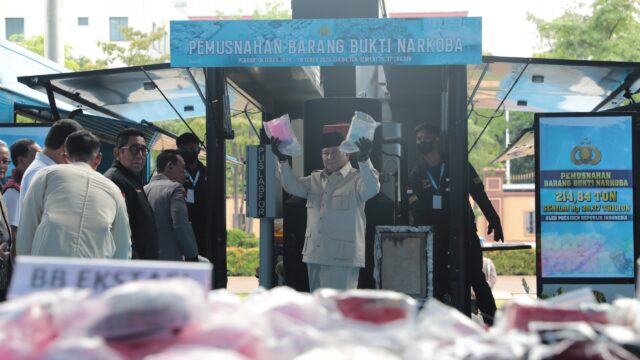 Presiden RI Prabowo Subianto meminta Polri melakukan tiga tugas utama dalam penegakan hukum saat ini. Tugas tersebut meliputi pemberantasan