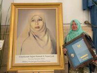 Pendiri Diniyah Puteri Padang Panjang, almarhumah Hajjah Rahmah El Yunusiyyah resmi dianugerahi gelar Pahlawan Nasional oleh Presiden