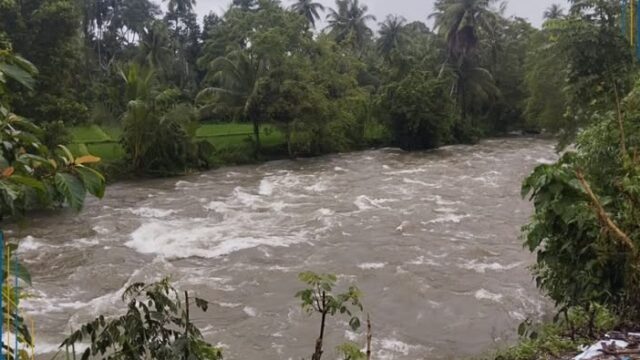 Seorang warga dilaporkan hanyut di aliran sungai di Nagari Kampung Tangah, Kabupaten Agam, pada Rabu (26/11/2025).