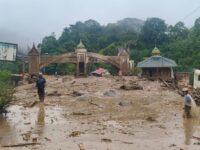 Jembatan Kembar Silaing di Kota Padang Panjang dihantam longsor pada Kamis (27/11/2025) sekitar pukul 11.52 WIB.