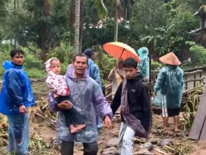 Sebanyak 75 KK dari Jorong Muaro Busuak, Nagari Koto Hilalang, Kecamatan Kubung, Kabupaten Solok, dievakuasi usai debit sungai terus meluap