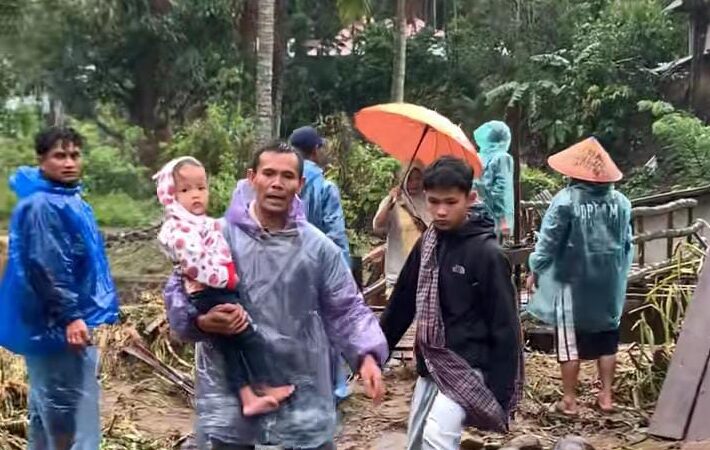 Sebanyak 75 KK dari Jorong Muaro Busuak, Nagari Koto Hilalang, Kecamatan Kubung, Kabupaten Solok, dievakuasi usai debit sungai terus meluap