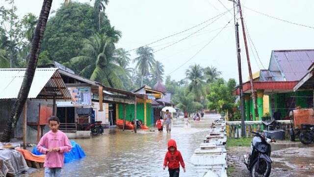 Banjir merendam pemukiman di Kabupaten Padang Pariaman. FOTO BPBD