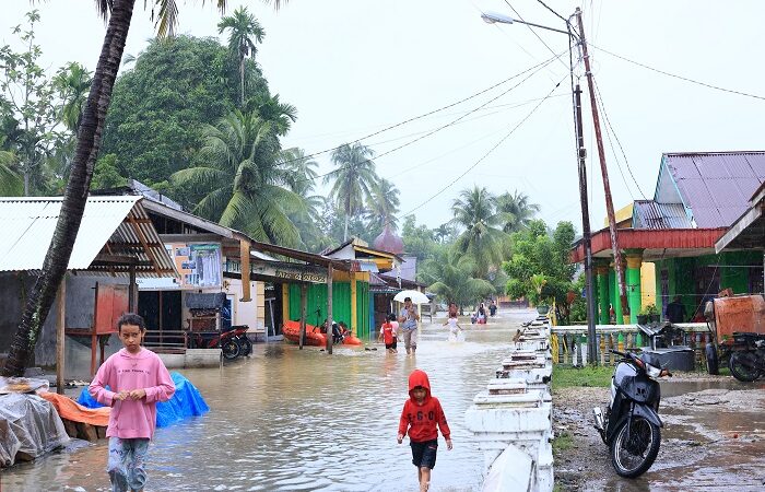 Banjir merendam pemukiman di Kabupaten Padang Pariaman. FOTO BPBD