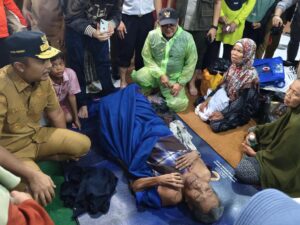 Tinjau Banjir di Ulakan Padang Pariaman, Wagub Sumbar Vasko Prioritaskan Keselamatan Warga