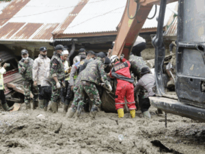 Total kerugian sementara akibat bencana hidrometeorologi yang melanda Sumbar mencapai Rp1 triliun lebih. Hal itu diketahui dari data yang